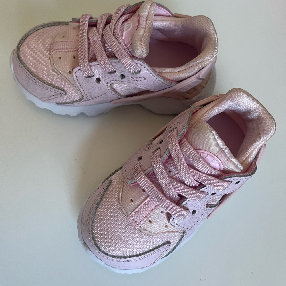 Nike Pink Sneakers Comfortable Athletic Shoes